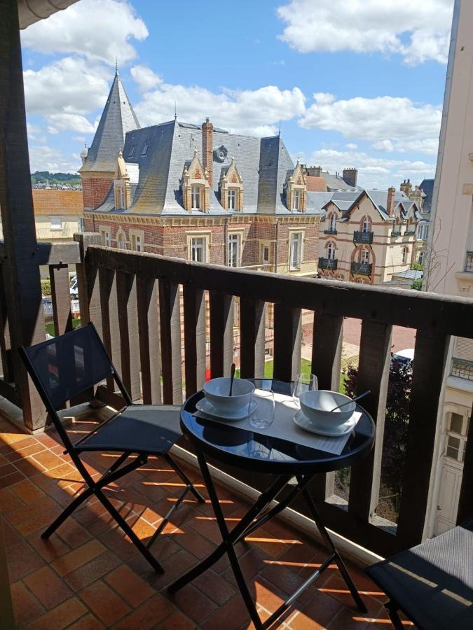 Grand Studio Hyper Centre Avec Balcon Tout Refait Mars 2025 Deauville Kültér fotó