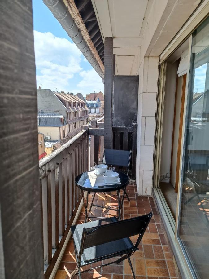 Grand Studio Hyper Centre Avec Balcon Tout Refait Mars 2025 Deauville Kültér fotó